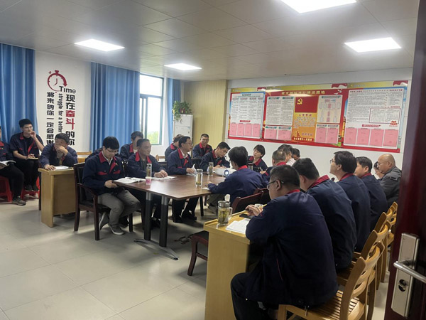 王伍升到建材研究室、建材公司調(diào)研